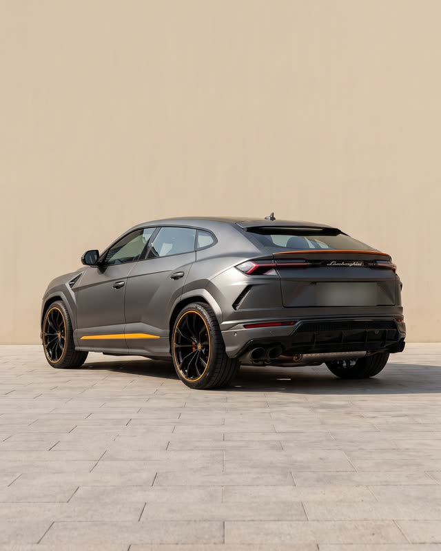 Lamborghini Urus, rear view